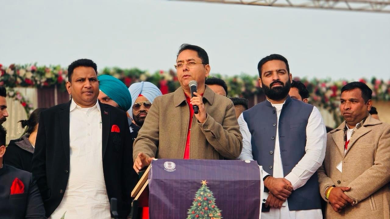 कैबिनेट मंत्री हरपाल सिंह चीमा और अमन अरोड़ा ने गुरदासपुर में आयोजित क्रिसमस के राज्य-स्तरीय समारोह में की शिरकत